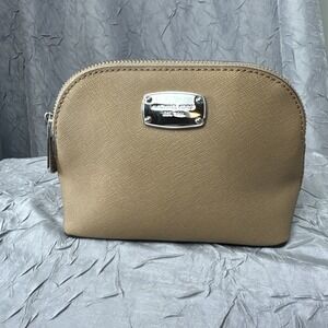 Michael Kors Cindy Pouch Beige Travel Bag Zip Cosmetic Compartment